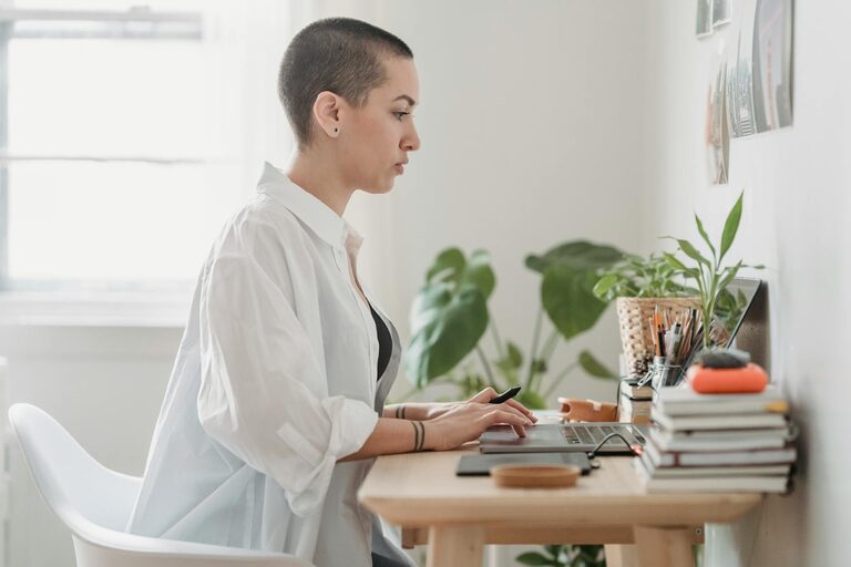 Tips for Creating a Relaxing Home Workspace to Boost Productivity